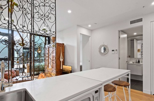 Brunswick East Apartment | Modern 1-Bed Apartment Above Shops