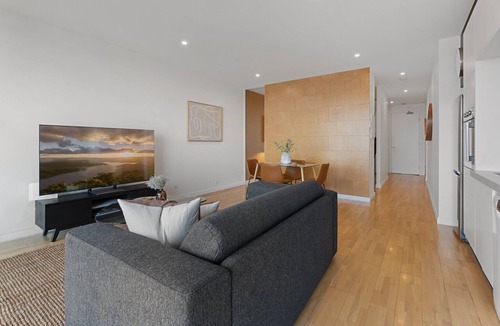 Richmond Apartment | Modern 1-Bed, City Skyline Views & Close to Shops