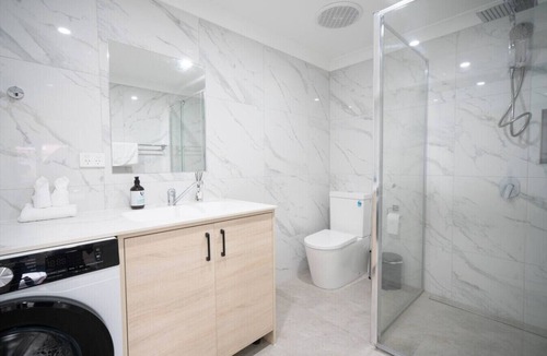Macgregor House | Modern 1BR Apartment | Convenient Stay