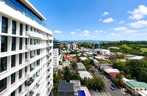 Spring Hill Apartment | Modern 1BR Spring Hill w/Pool, Gym & Parking M14