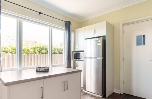 Perth Apartment | Modern 2 Bed 1 Bath Apartment Luxury Location