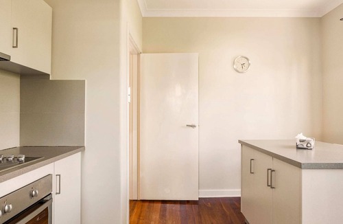 Perth Apartment | Modern 2 Bed 1 Bath Apartment Luxury Location