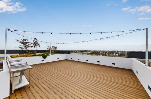 Cannington Apartment | Modern 2-Bed Apartment with Private Balcony