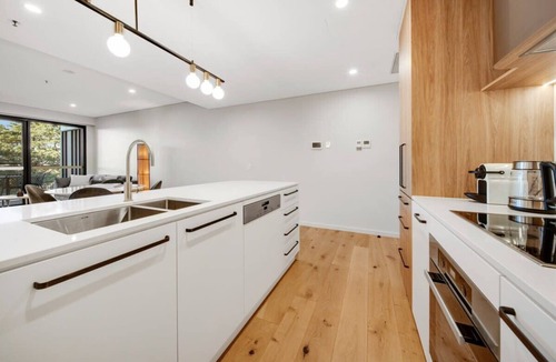 Manuka Apartment | Modern 2-Bed Apartment Near Local Shops