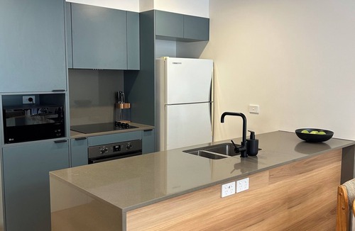Bruce Apartment | Modern 2 Bed, courtyard apartment near city