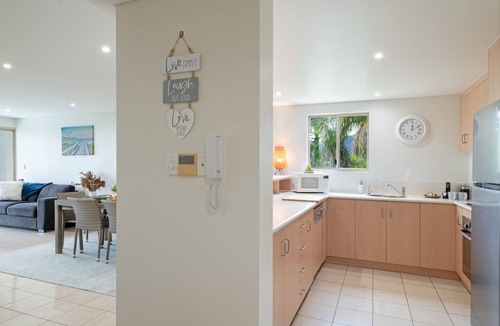Airlie Beach Apartment | Modern 2-Bedroom Airlie Beach Apartment With Pool, Spa & Port of Airlie Views