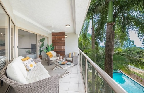 Airlie Beach Apartment | Modern 2-Bedroom Airlie Beach Apartment With Pool, Spa & Port of Airlie Views