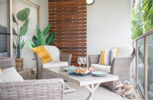Airlie Beach Apartment | Modern 2-Bedroom Airlie Beach Apartment With Pool, Spa & Port of Airlie Views