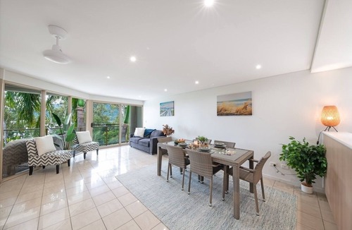 Airlie Beach Apartment | Modern 2-Bedroom Airlie Beach Apartment With Pool, Spa & Port of Airlie Views