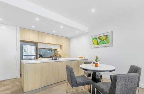 North Ryde Apartment | Modern 2-Bedroom Apartment next North Ryde Metro