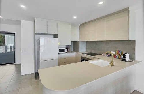 Batemans Bay Apartment | Modern 2-Bedroom Apartment with Pool Access