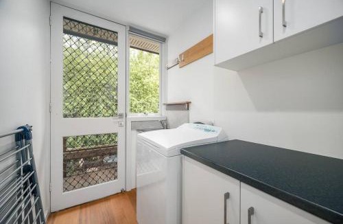 Ringwood House | Modern 2 BRM Cottage at Eastland Ringwood