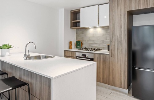 Newstead Apartment | Modern 2-storey Apartment with Pool, Gym and BBQ