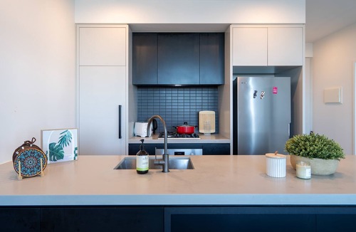 Clayton Apartment | Modern 2B Apt in Clayton South