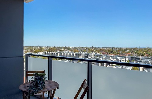 Clayton Apartment | Modern 2B Apt in Clayton South