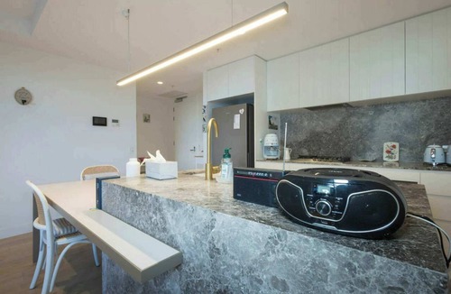 Milton Apartment | Modern 2BDR Milton Apt near Suncorp Stadium