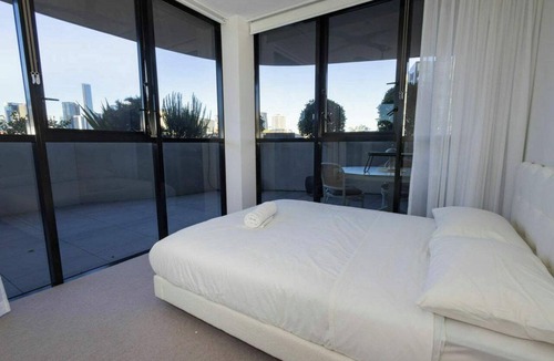 Milton Apartment | Modern 2BDR Milton Apt near Suncorp Stadium