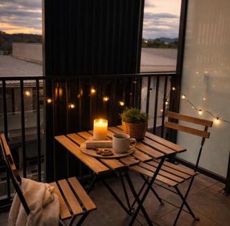 Lyneham Apartment | Modern 2BR 2Bath with Balcony near ANU & City Quiet Stay Free Parking