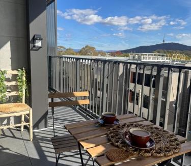 Lyneham Apartment | Modern 2BR 2Bath with Balcony near ANU & City Quiet Stay Free Parking