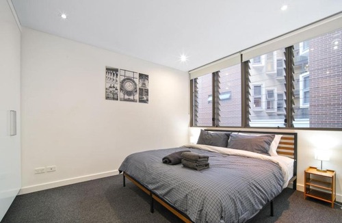 Chippendale Apartment | Modern 2BR 3 min to Central Station FREE Parking