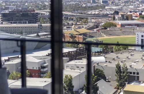 Fortitude Valley Apartment | Modern 2BR Apt City Views & Resort-Style Living