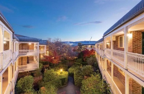 Manuka Apartment | Modern 2BR Apartment - Parking in Griffith