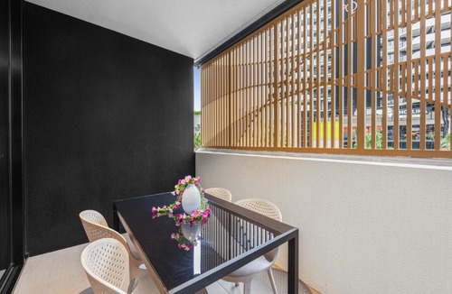 Woolloongabba Apartment | Modern 2BR Apartment Pool South City Square