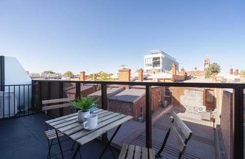 Hawthorn Apartment | Modern 2BR Apartment with Smart TV and Views