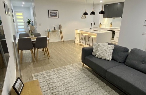 Templestowe Apartment | *Modern 2BR APT - BBQ/Pool/Sauna/WiFi