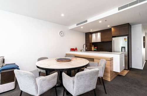 City East Apartment | Modern 2BR APT in Highgate Executive Apartment