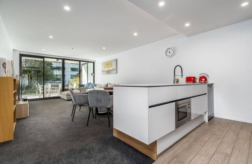 City East Apartment | Modern 2BR APT in Highgate Executive Apartment