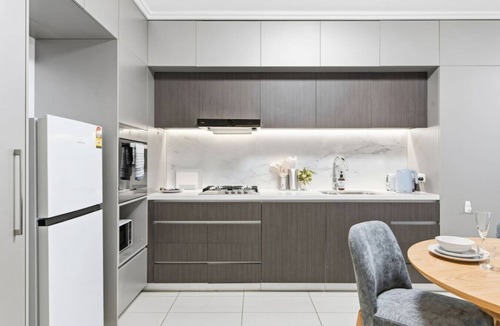 West End Apartment | Modern 2BR Apt | Urban Comfort in Vibrant West End