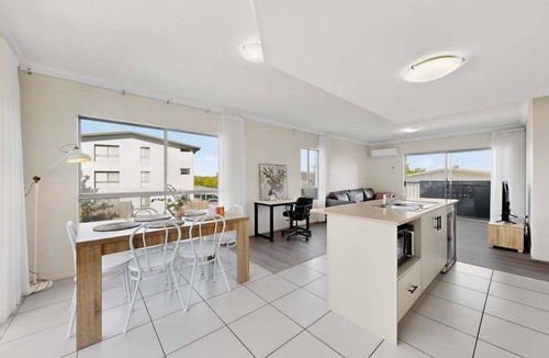 Mango Hill Apartment | Modern 2BR Mango Hill Stay | Close to Shops & Rail
