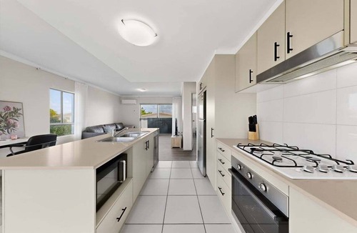 Mango Hill Apartment | Modern 2BR Mango Hill Stay | Close to Shops & Rail