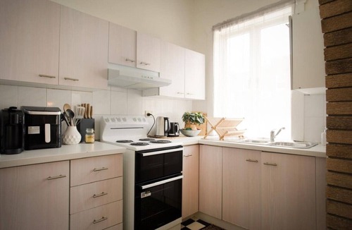 Bondi Beach Apartment | Modern 2BR Boho Apt One Block From The Beach