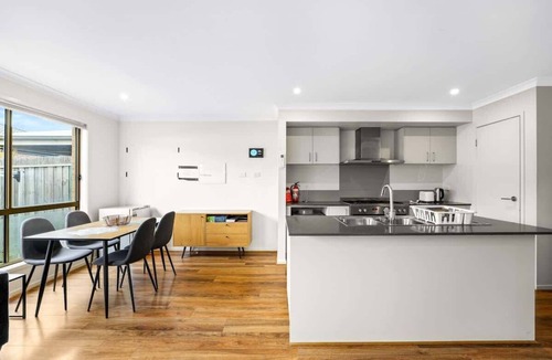 Officer House | Modern 2BR Comfort in the Heart of Officer