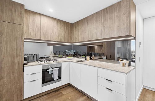 Fortitude Valley Apartment | Modern 2BR Fortitude Valley Apt + Balcony Views