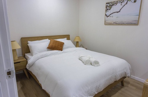 Werribee House | Modern 2BR Guest House in Werribee, BBQ, Backyard & Prime Location