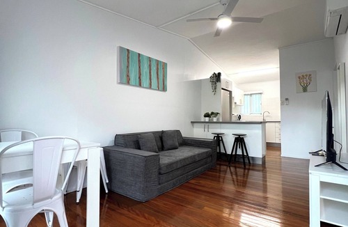 Highgate Hill House | Modern 2BR in Highgate Hill near Brisbane CBD