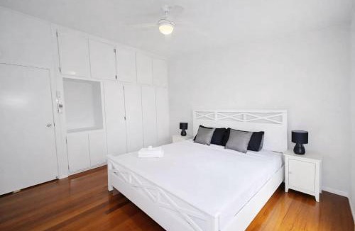 Highgate Hill Apartment | Modern 2BR in Highgate Hill near Brisbane CBD