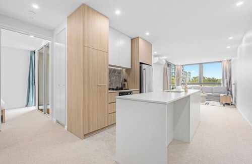 Dickson Apartment | Modern 2BR Living with EV Charging and 7-Min to Tram