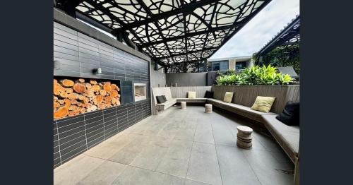 North Melbourne Apartment | Modern 2BR, Swimming Pool, Gym & Parking