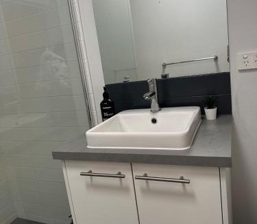 Craigieburn House | Modern 3 bed 2 bath house, parking and outdoor space
