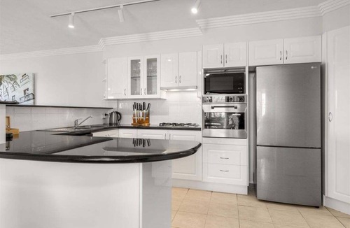 New Farm Apartment | Modern 3-Bed Riverfront Apt w/Pool in New Farm