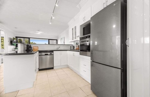 New Farm Apartment | Modern 3-Bed Riverfront Apt w/Pool in New Farm