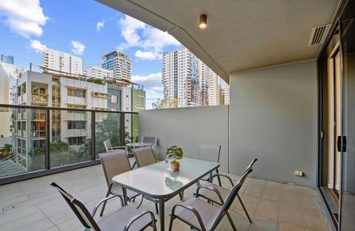 South Brisbane Apartment | Modern 3BR Apartment in Sunnybank Pool and Gym Access