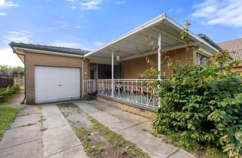 Werrington House | Modern 3BR Free parking Patio