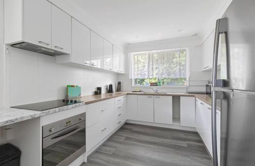 Werrington House | Modern 3BR Free parking Patio
