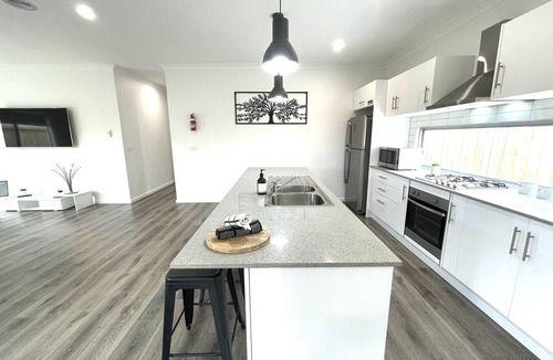 Armstrong Creek House | Modern 4 Bedroom 🌿 Tranquil Home