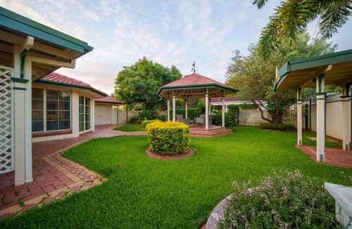 Robertson House | Modern 4B Family-Friendly Home in Robertson QLD